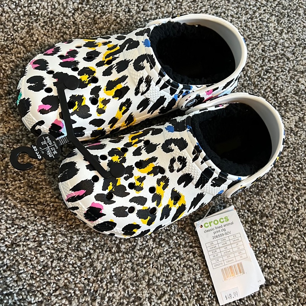 * Brand New * Fuzzy Crocs!